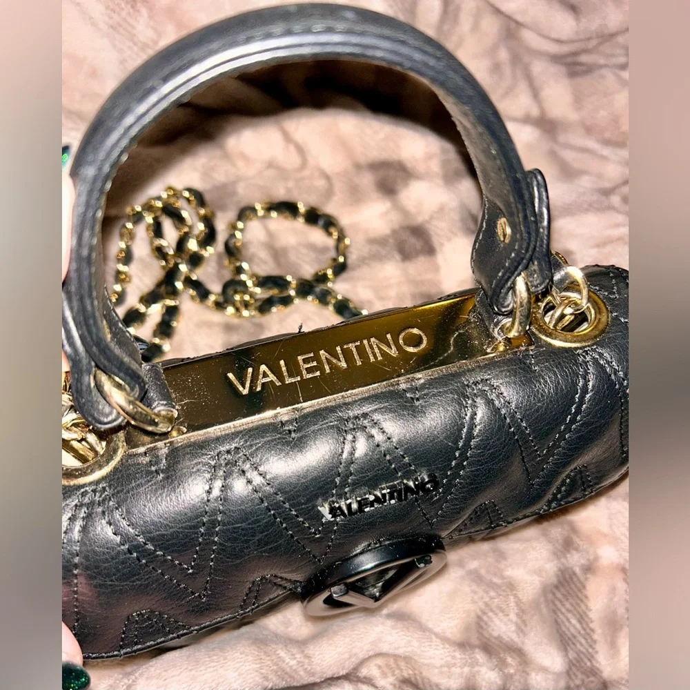 GUC Valentino Black Quilted Leather Crossbody with Gold Chain - Picture 3 of 9